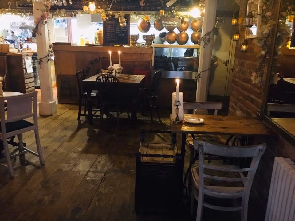 THE WHEELHOUSE CRAB AND OYSTER BAR, UPTON SLIP, FALMOUTH